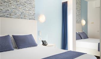 1 lit queen size, non fumeur, chambre superieure, vue sur la mer, balcon