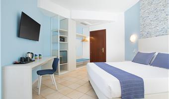 1 lit queen size, non fumeur, chambre superieure, vue sur la mer, balcon