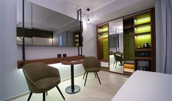 1 chambre double accessible en fauteuil roulant, accessible aux personnes à mobilité réduite, douche avec accès handicapés, lit (taille française) 140 cm, non fumeur