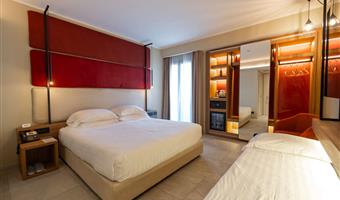 chambre triple, 1 lit queen size et 1 lit simple, chambres non-fumeurs, chambre supérieure, connexion wi-fi