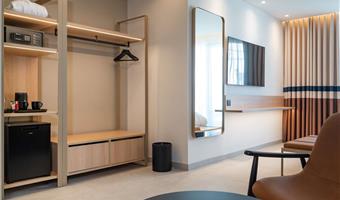 1 lit king size, non fumeur, chambre deluxe, balcon, fauteuil