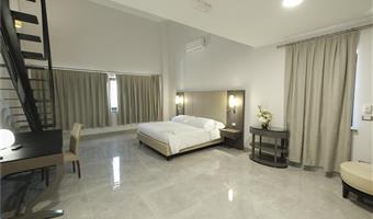 1 lit king size 3 lits simples, non fumeur, chambre familiale