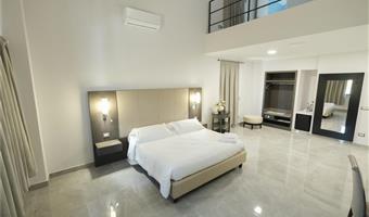 1 lit king size 3 lits simples, non fumeur, chambre familiale