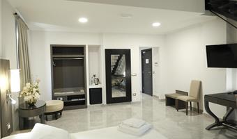 1 lit king size 3 lits simples, non fumeur, chambre familiale