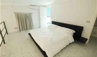 1 lit king size 3 lits simples, non fumeur, chambre familiale