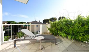 suite- 1 lit queen size 1 lit simple, non fumeur, chambre familiale, canapé convertible en lit superposé, terrasse, kitchenette