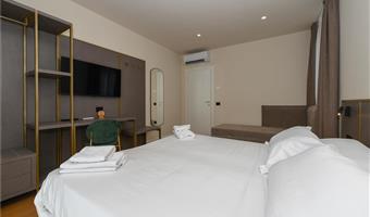 2 lits queen size, non fumeur, bâtiment annexe, chambre familiale, canapé-lit une personne