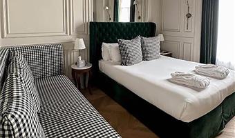 1 lit queen size, canapé, chambre deluxe avec petit-déjeuner complet inclus
