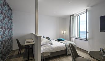 1 lit queen size, non fumeur, chambre confort, vue sur la mer, petit déjeuner complet