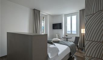 1 lit queen size, non fumeur, chambre confort, terrasse, vue sur la mer, petit déjeuner complet