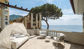 1 lit queen size, non fumeur, chambre confort, terrasse, vue sur la mer, petit déjeuner complet