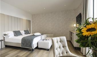 1 lit queen size, non fumeur, chambre deluxe, terrasse, vue sur la mer, petit déjeuner complet