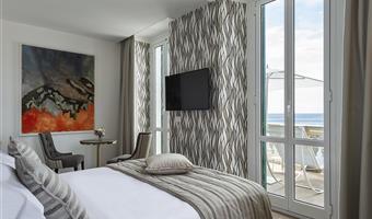 1 lit queen size, non fumeur, chambre deluxe, terrasse, vue sur la mer, petit déjeuner complet