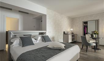 1 lit queen size, non fumeur, chambre deluxe, terrasse, vue sur la mer, petit déjeuner complet