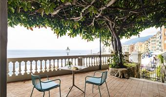 1 lit queen size, non fumeur, chambre deluxe, terrasse, vue sur la mer, petit déjeuner complet