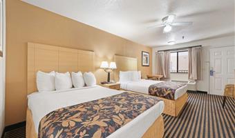 2 letti matrimoniali queen size, camere non fumatori, accesso a internet ad alta velocità, microonde e frigorifero, cassaforte, colazione completa