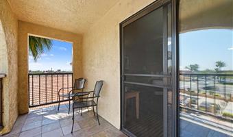 suite -1 letto queen size, salottino con divano, balcone, scrivania business, microonde e frigorifero, camere non fumatori, colazione completa