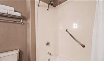suite -1 letto king size, camere non fumatori, accesso a internet ad alta velocità, divano letto, microonde e frigorifero, bollitore per caffè, asciugacapelli, colazione continentale