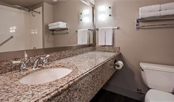 suite -1 letto king size, camere non fumatori, accesso a internet ad alta velocità, divano letto, microonde e frigorifero, bollitore per caffè, asciugacapelli, colazione continentale