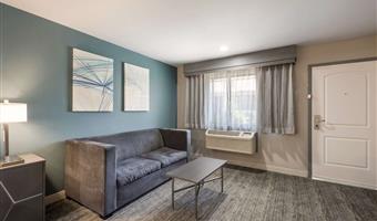 1 letto matrimoniale king size, camere non fumatori, divano letto, microonde, frigorifero, bollitore per caffè, colazione completa