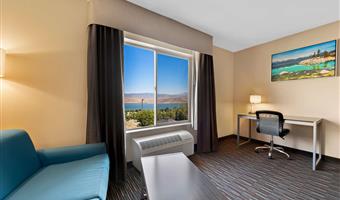 1 letto matrimoniale king size, camere non fumatori, vista sul lago, vista sulla montagna, microonde e frigorifero, collegamento wi-fi, colazione completa