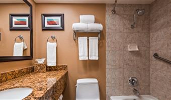 2 letti matrimoniali, camere non fumatori, televisore lcd da 42 pollici, frigorifero, cassaforte