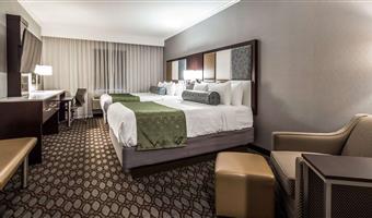 2 letti matrimoniali queen size, camere non fumatori, scrivania, poltrona, microonde e frigorifero, collegamento wi-fi