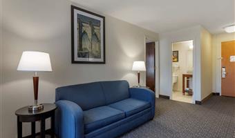 suite -1 letto king size, camere non fumatori, divano letto, scrivania, microonde e frigorifero, collegamento wi-fi, colazione continentale