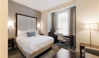 1 letto matrimoniale queen size, camere non fumatori, assistenza per le comunicazioni, vista sulla strada, scrivania, mini frigorifero, solo doccia, colazione completa