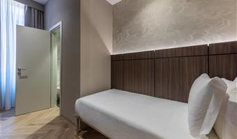 1 letto king, 1 letto singolo, camera deluxe, due bagni