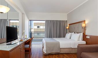 1 letto matrimoniale queen size, camere non fumatori, vista sulla città, televisore led con televisione via cavo, aria condizionata, collegamento wi-fi, colazione completa