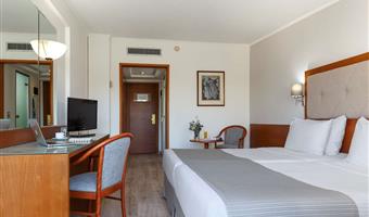 1 letto matrimoniale queen size, camere non fumatori, vista sulla città, televisore led con televisione via cavo, aria condizionata, collegamento wi-fi, colazione completa