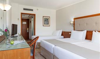 1 letto queen size, 2 letti singoli, camere non fumatori, suite junior, divano letto, televisore led con televisione via cavo, collegamento wi-fi, colazione completa