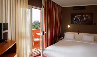 1 letto matrimoniale king size, camere non fumatori, camera comfort, balcone, collegamento wi-fi, bollitore per caffè, colazione completa