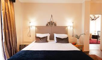 suite - 1 letto king size 2 letti singoli, camere non fumatori, camera deluxe, balcone, salottino, collegamento wi-fi, accappatoio, colazione completa
