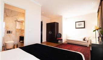 1 letto matrimoniale king size, camere non fumatori, camera executive, balcone, vista sul licabetto, collegamento wi-fi, accappatoio, colazione completa