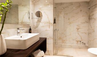 1 letto matrimoniale king size, camere non fumatori, camera executive, balcone, vista sul licabetto, collegamento wi-fi, accappatoio, colazione completa