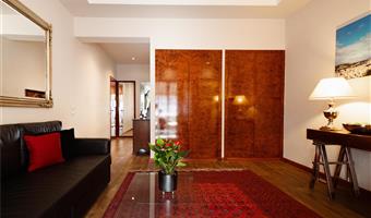 1 letto matrimoniale king size, camere non fumatori, camera executive, balcone, vista sul licabetto, collegamento wi-fi, accappatoio, colazione completa