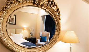 1 letto matrimoniale king size, camere non fumatori, televisore a schermo piatto, minibar, collegamento wi-fi, bollitore per tè e caffè, colazione completa