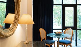 2 letti singoli, camere non fumatori, televisore a schermo piatto, minibar, collegamento wi-fi, bollitore per tè e caffè, colazione completa