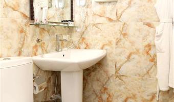 1 letto matrimoniale king size, camere non fumatori, camera deluxe, vista sulla montagna, cassaforte, collegamento wi-fi, bollitore per tè e caffè, colazione completa