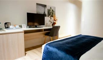 1 letto matrimoniale, camere non fumatori, camera comfort, doccia, collegamento wi-fi, finestre insonorizzate, bollitore per tè e caffè, colazione completa