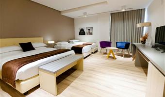 1 letto king size, 2 letti singoli, camere non fumatori, camera per famiglie, finestre insonorizzate, collegamento wi-fi, bollitore per tè e caffè, bathtub, colazione completa