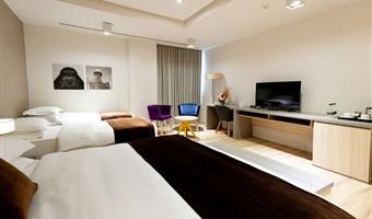 1 letto king size, 2 letti singoli, camere non fumatori, camera per famiglie, finestre insonorizzate, collegamento wi-fi, bollitore per tè e caffè, bathtub, colazione completa