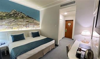 2 letti singoli, camere non fumatori, camera comfort, vista sulla piscina, mini frigorifero, aria condizionata, bollitore per tè e caffè, colazione completa