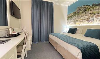 2 letti singoli, camere non fumatori, camera comfort, vista sulla piscina, mini frigorifero, aria condizionata, bollitore per tè e caffè, colazione completa