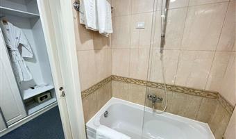 2 letti singoli, camere non fumatori, camera comfort, vista sulla piscina, mini frigorifero, aria condizionata, bollitore per tè e caffè, colazione completa