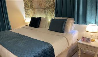 2 letti singoli, camere non fumatori, camera comfort, vista parziale sul mare, mini frigorifero, aria condizionata, bollitore per tè e caffè, colazione completa