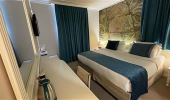 2 letti singoli, camere non fumatori, camera comfort, vista parziale sul mare, mini frigorifero, aria condizionata, bollitore per tè e caffè, colazione completa