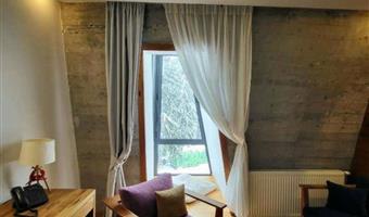 1 letto matrimoniale queen size, camere non fumatori, balcone, cassaforte, minibar, collegamento wi-fi, aria condizionata, colazione completa